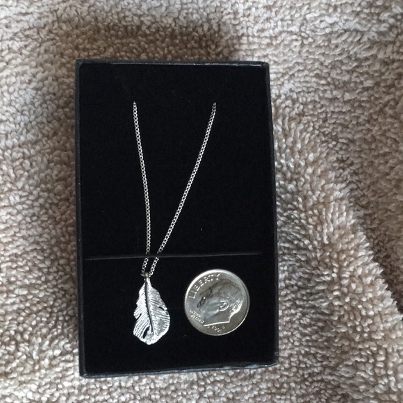 feather necklace - Picture 3 of 3